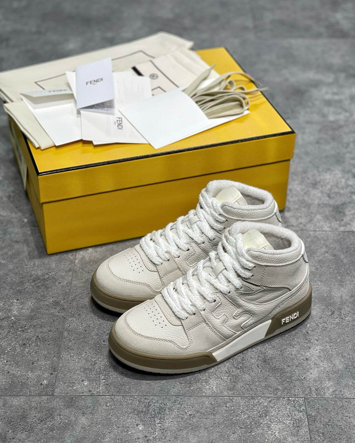 FEN Sneakers