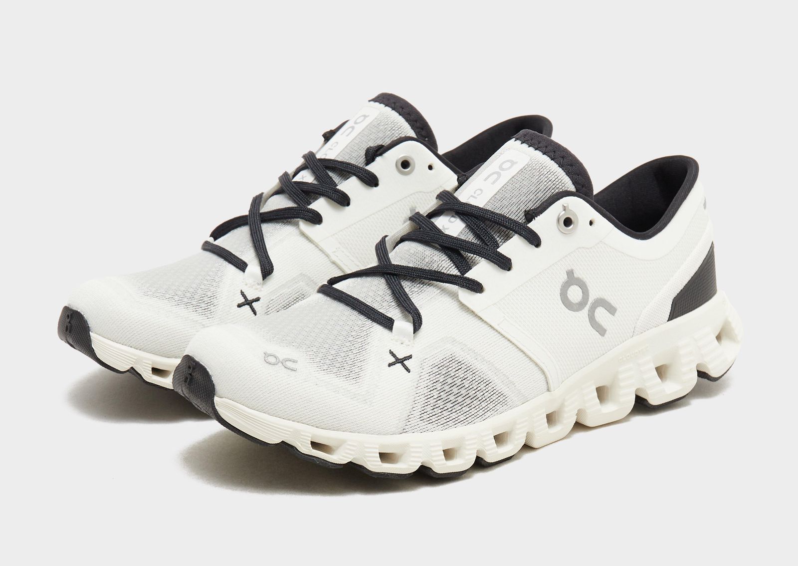 On Running Cloud X 3 white